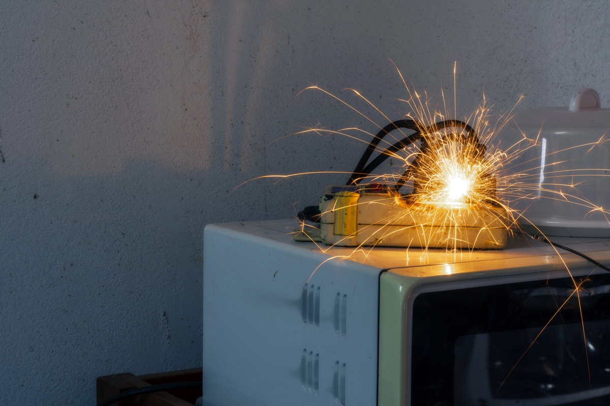 zkrat elektrospotřebiče