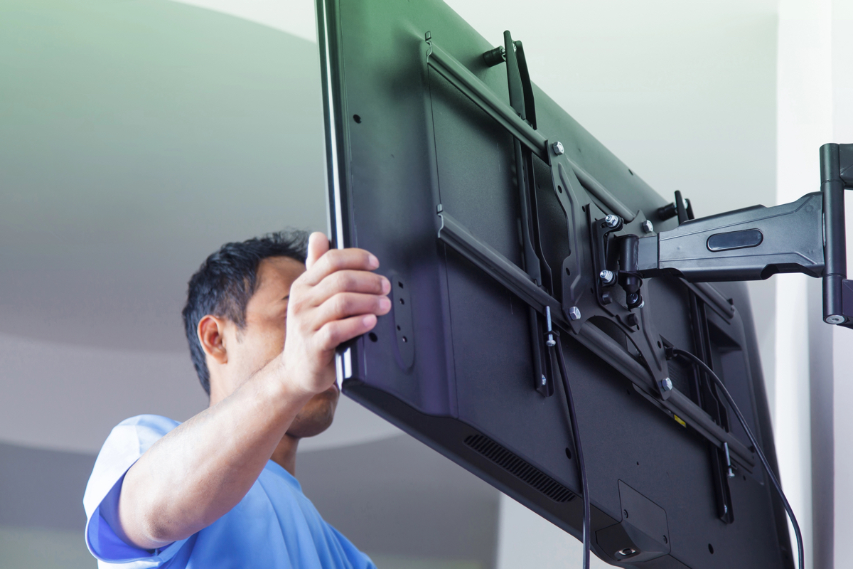 Co nepodcenit při instalaci televizoru na zeď