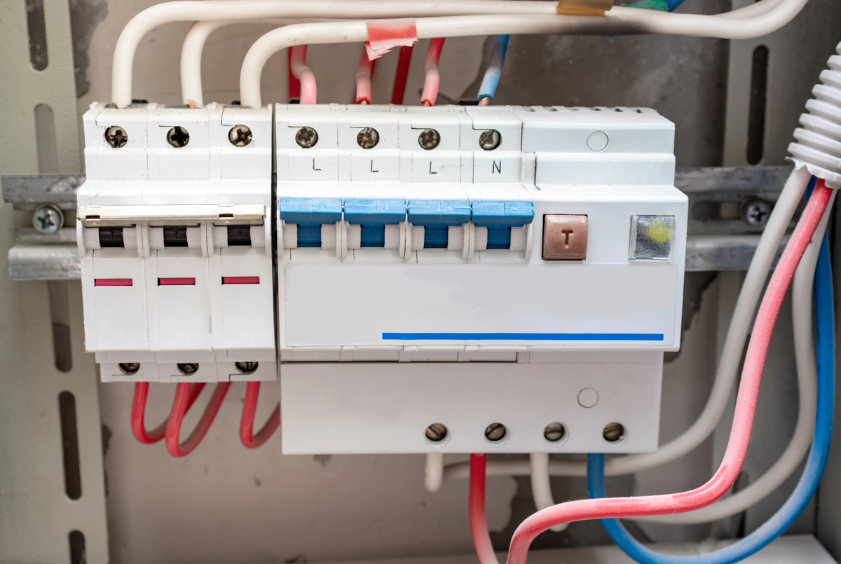 Jak ochránit elektroinstalaci před externími hrozbami