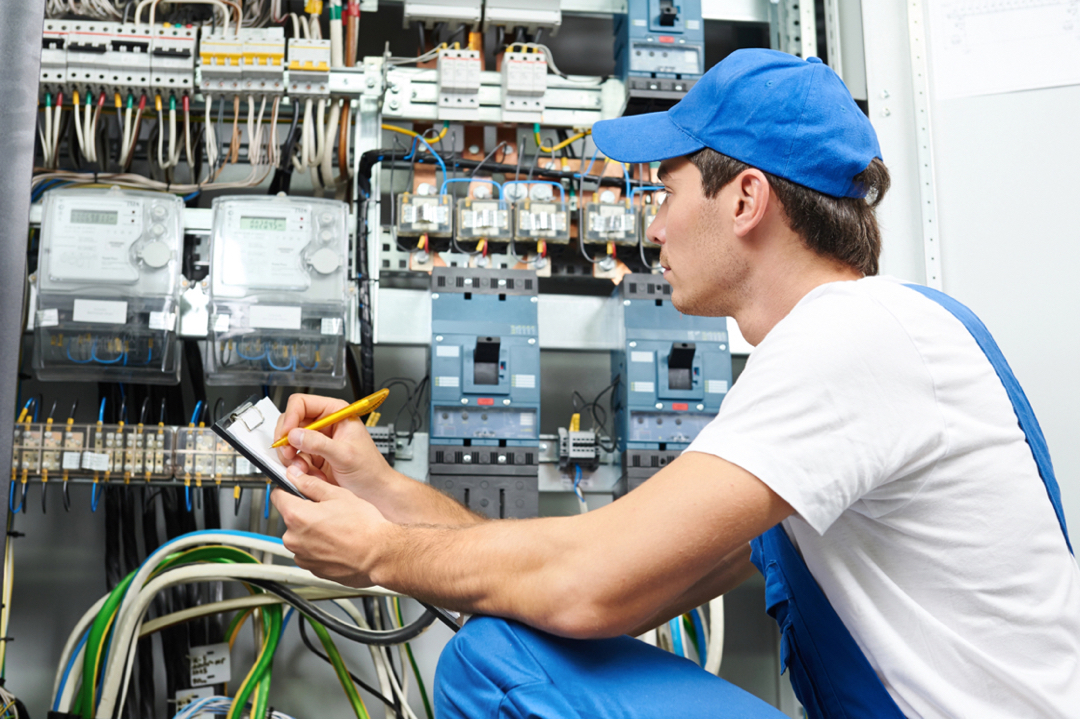 Rozdíl mezi domácí, komerční a průmyslovou elektroinstalací